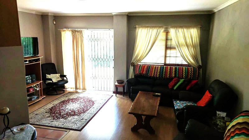 4 Bedroom Property for Sale in Uitzicht Western Cape